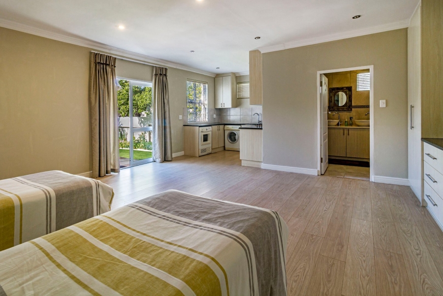 5 Bedroom Property for Sale in Golden Acre Western Cape
